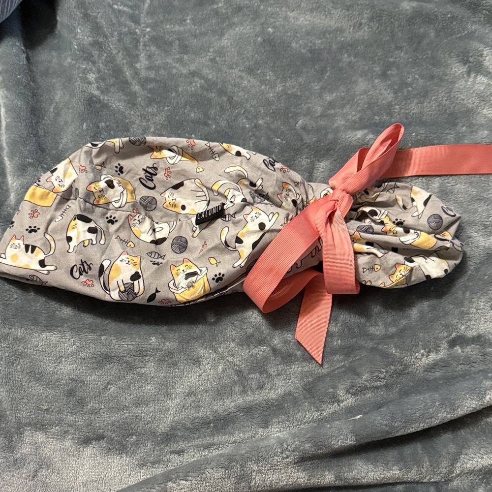 Cat Calomed Ponytail Scrub Cap